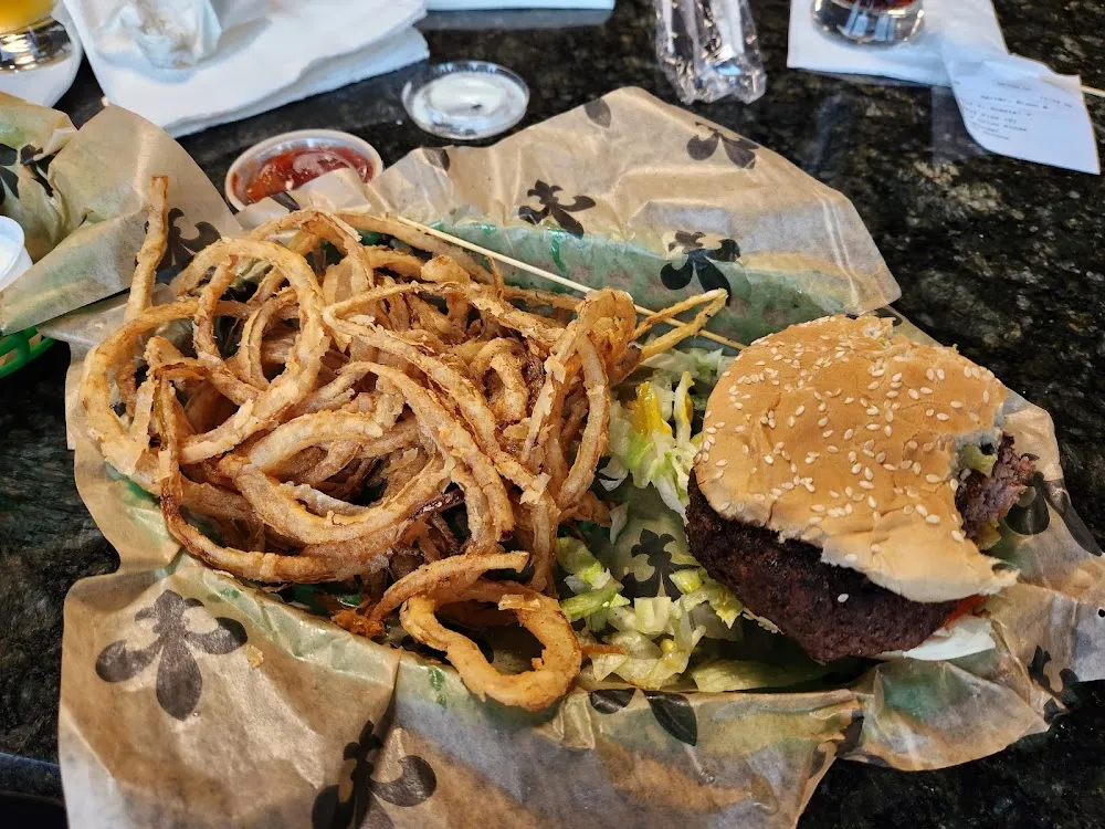 Hamburger & Onion Rings